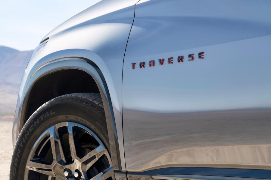 Детали экстерьера Chevrolet Traverse Redline 2017 года  (фото 7 из 10)